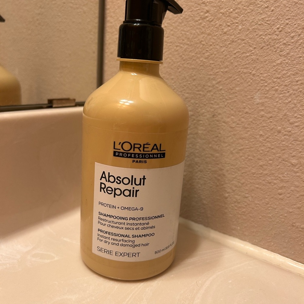 L'Oreal Absolut Repair Shampoo - Cream Bottle